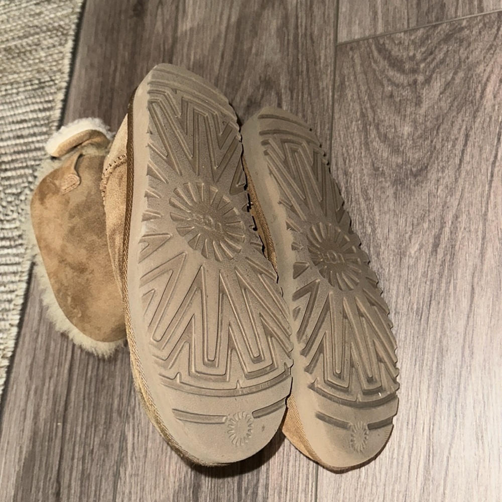Uggs - image 3